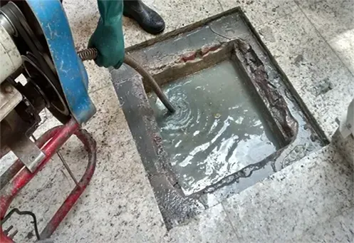 Desentupimento de Caixa de Esgoto na Vila Ré
